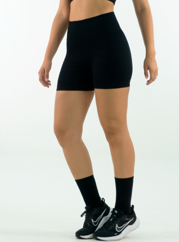 SHORT PRETINA ALTA SIN COSTURA NEGRO